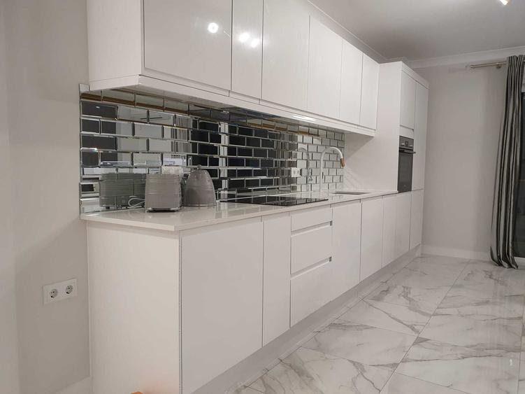 Apartament cu 3 camere semidecomandat, mobilat în Europa