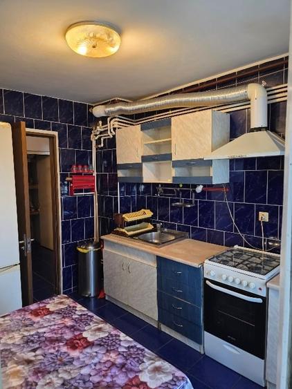 Apartament cu 3 camere decomandat, mobilat în Tineretului