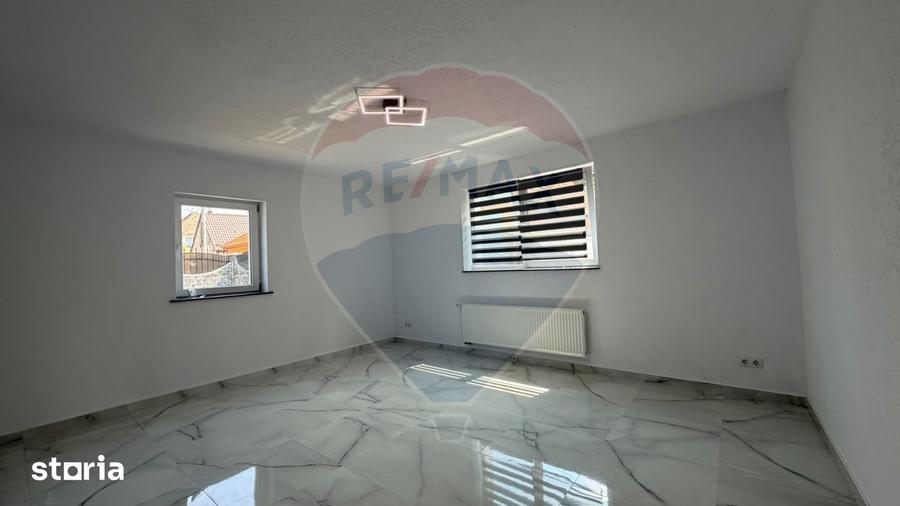Casă cu 3 camere cu Teren 430 Mp în Central