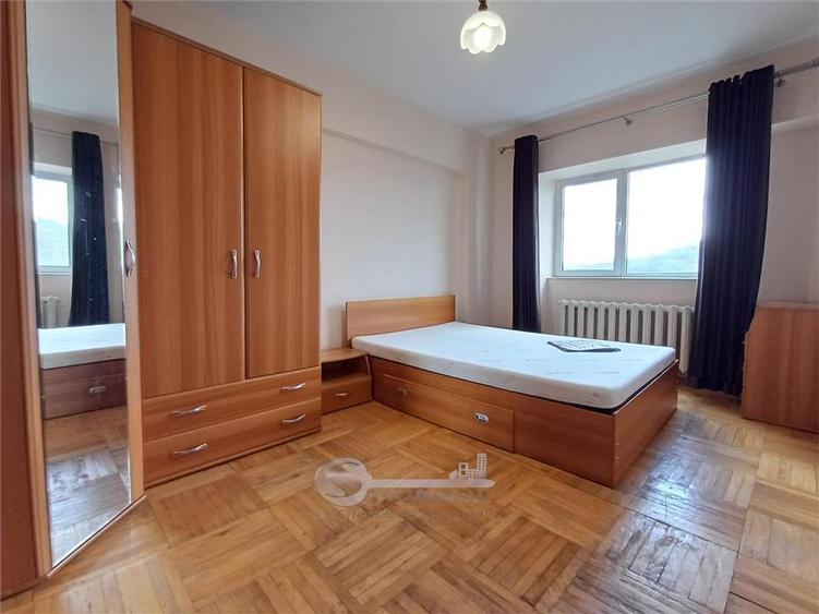 Apartament cu 4 camere decomandat în Nicolina
