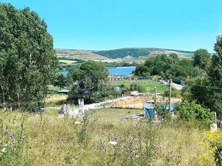 Teren de 2000 mp, în Ciurila