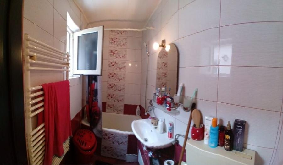 Apartament cu 3 camere semidecomandat în Mureșeni