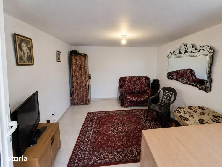 Casă cu 3 camere în Tânganu