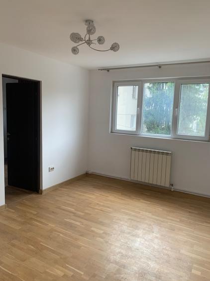 Apartament cu 2 camere semidecomandat în Piața Centrală