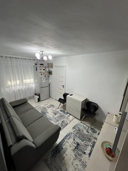 Apartament cu 2 camere decomandat în Crâng