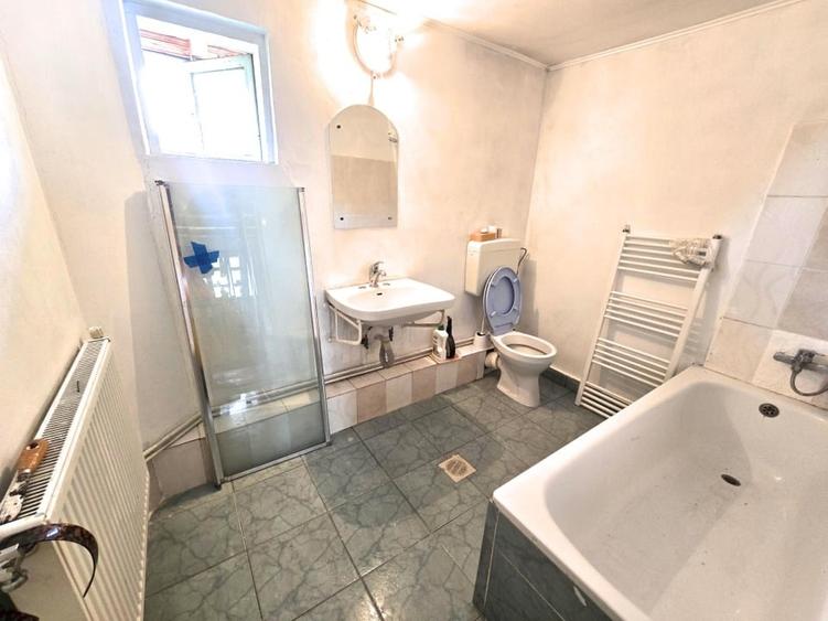 Duplex cu 5 camere cu Canalizare în Chitila