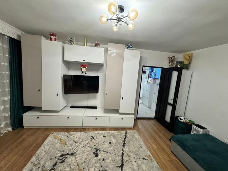 Apartament cu 3 camere decomandat, mobilat în Bogdan Vodă