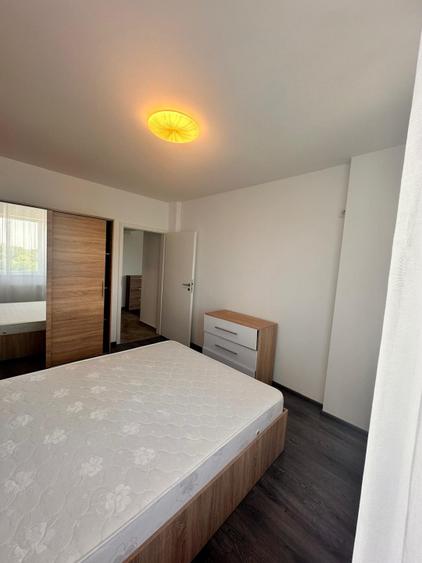 Apartament cu 2 camere semidecomandat în Metalurgiei