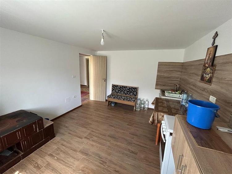 Casă individuală cu 6 camere cu Teren 3426 Mp în Vrâncioaia