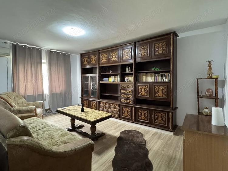 Apartament cu 3 camere decomandat, mobilat în Steaua