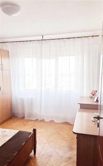 Apartament cu 3 camere decomandat în Mircea cel Bătrân