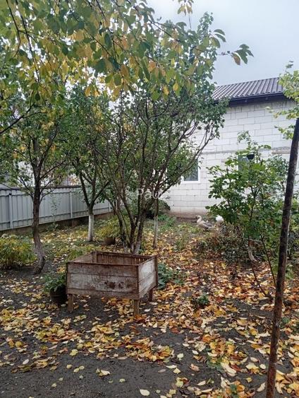 De vanzare casa si teren