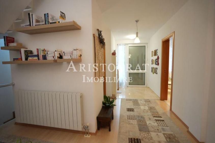Casă cu 5 camere cu Teren 450 Mp în Corbeanca
