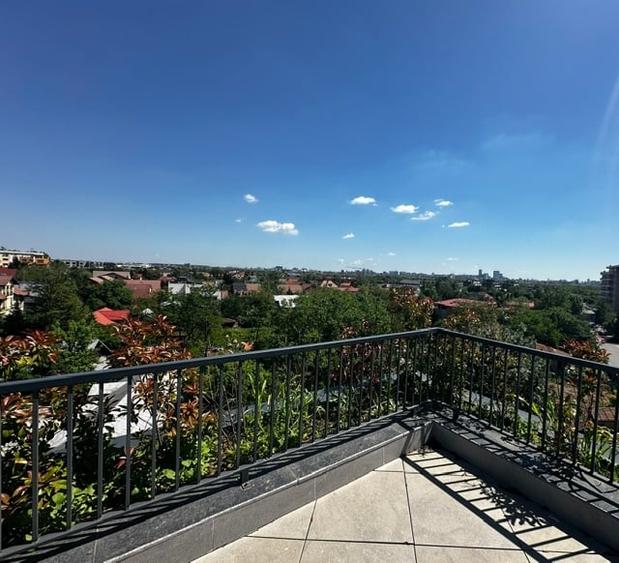Apartament cu 4 camere decomandat, mobilat în Băneasa