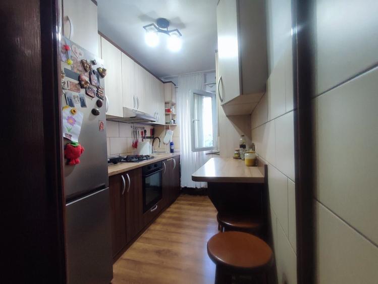 Apartament cu 3 camere semidecomandat în Central