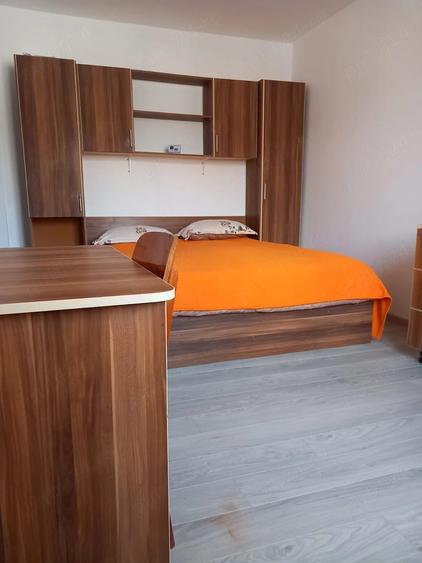 Garsonieră decomandată în Precista
