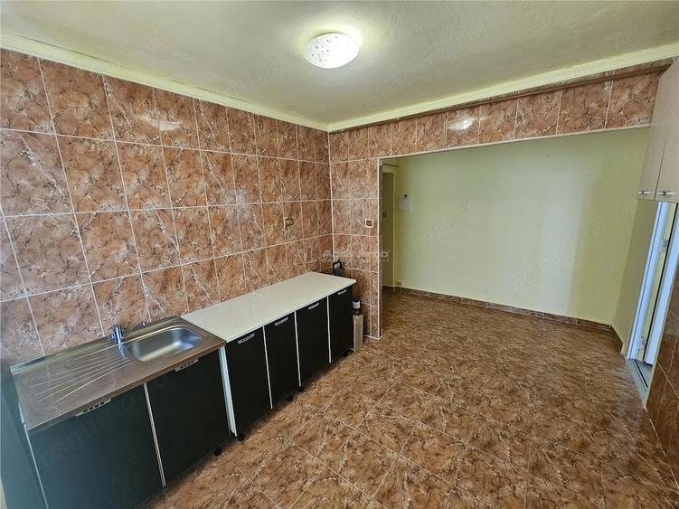 Apartament cu 2 camere semidecomandat în Micro III