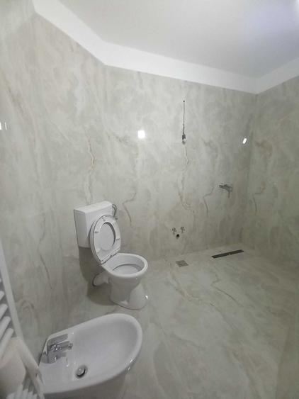 Apartament cu 4 camere decomandat în Exterior Vest