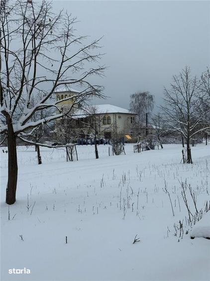 Casă cu 6 camere cu Teren 52000 Mp în Supur