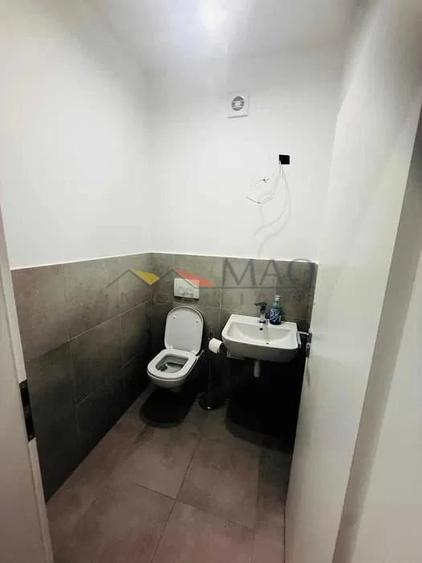 Apartament cu 4 camere decomandat în Libertății
