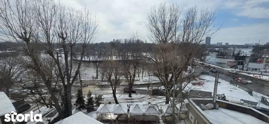 Apartament cu 3 camere decomandat, mobilat în Băneasa