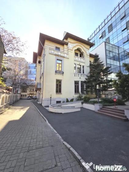 Casă cu 7 camere cu Teren 1266 Mp în Romană