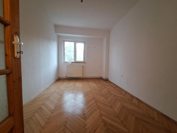 Apartament cu 4 camere decomandat, mobilat în Freidorf