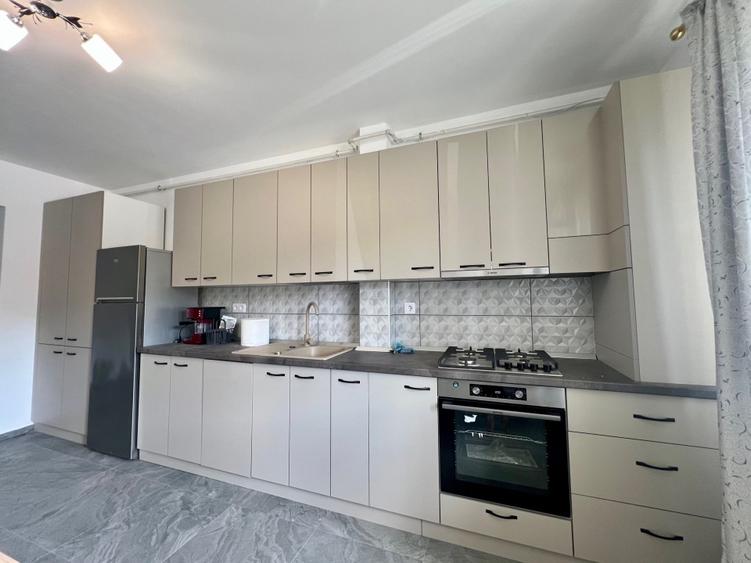 Apartament cu 3 camere decomandat în Florești