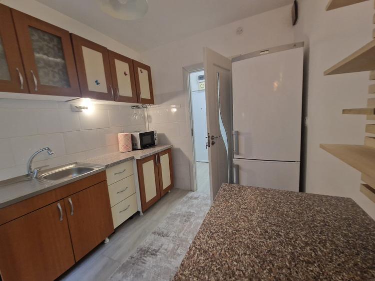 Apartament cu 2 camere semidecomandat în Podu Roș