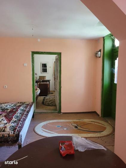 Casă cu 5 camere cu Teren 1300 Mp în Salcia
