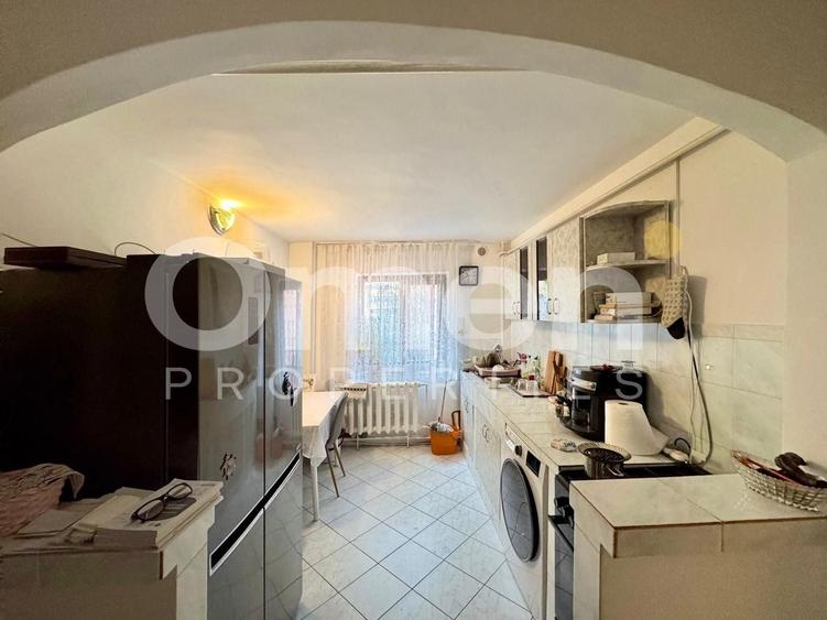 Apartament cu 3 camere semidecomandat, mobilat în Săsar
