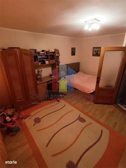 Apartament cu 4 camere decomandat în Buzaului