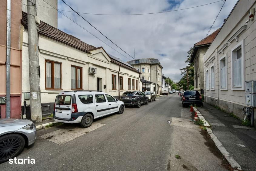 Casă cu 4 camere cu Teren 70 Mp în Centrul Civic