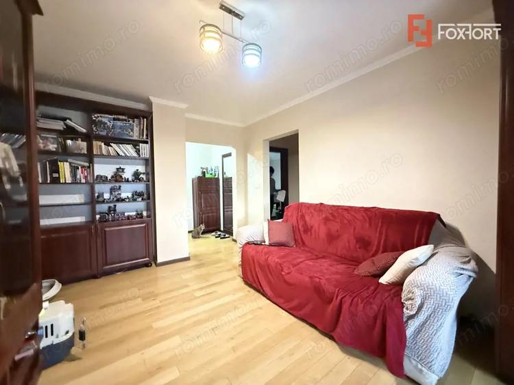 Apartament cu 4 camere semidecomandat, mobilat în Bucovina