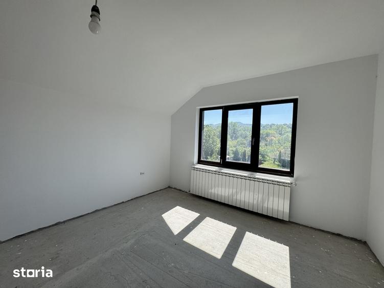 Casă cu 6 camere cu Teren 2147 Mp în Cetățeni