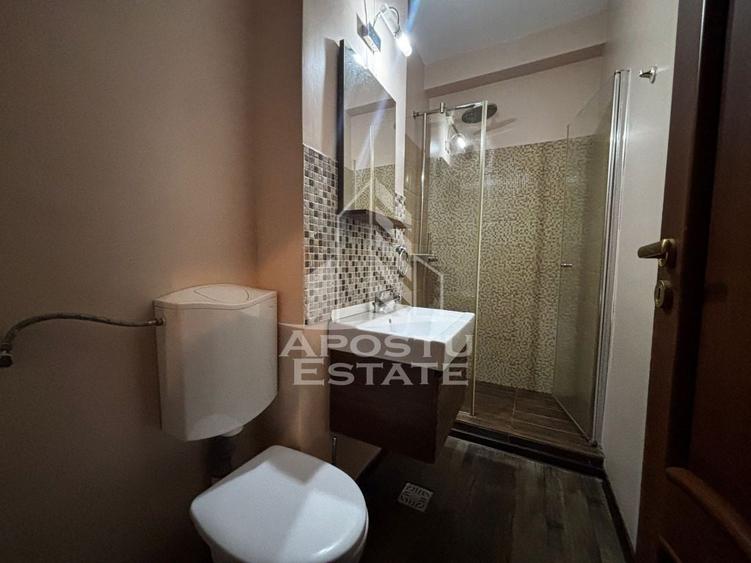 Apartament cu 4 camere semidecomandat, mobilat în Central