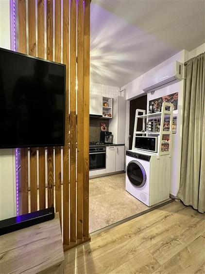 Apartament cu 3 camere semidecomandat în Galata