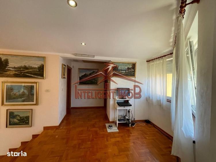 Casă cu 4 camere decomandat în Mândra