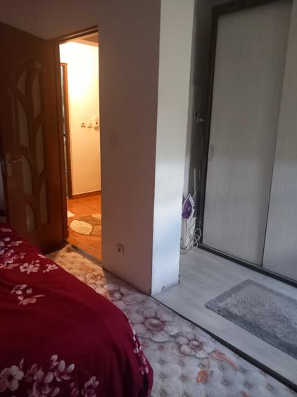 Apartament cu 3 camere semidecomandat în Tronari