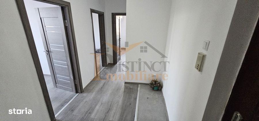 Apartament cu 3 camere decomandat în Astra