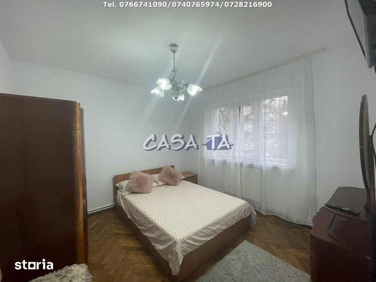Apartament cu 4 camere decomandat în Central