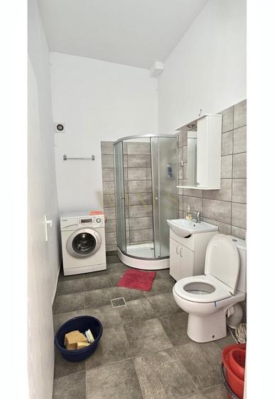 Casă individuală cu 6 camere cu Canalizare în Călățele