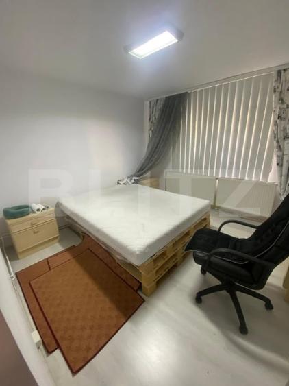 Apartament cu 5 camere decomandat, mobilat în Micro 3