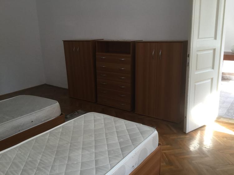 Casă individuală cu 4 camere cu Canalizare în Central