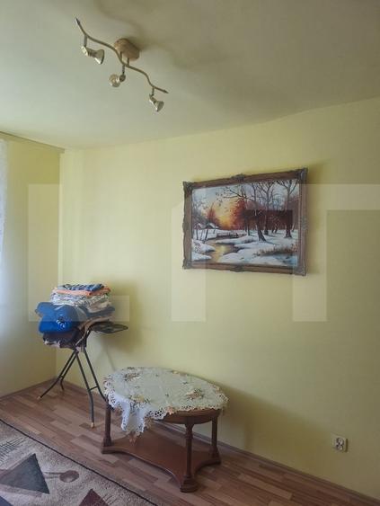 Apartament cu 3 camere semidecomandat, mobilat în Lugoj