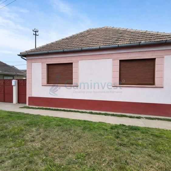 Casă individuală cu 3 camere cu Canalizare în Gepiu
