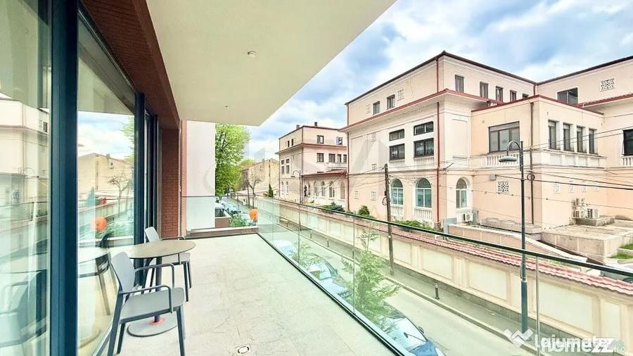Apartament cu 4 camere decomandat în Central