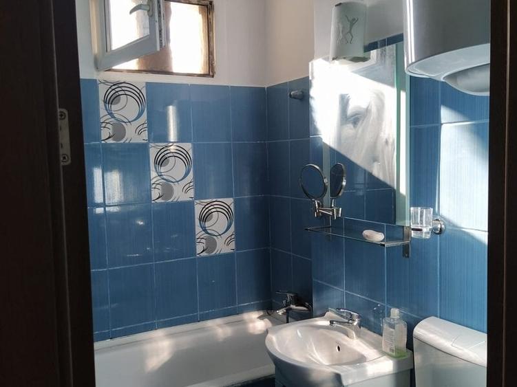 Apartament cu 2 camere semidecomandat, mobilat în 1 Mai