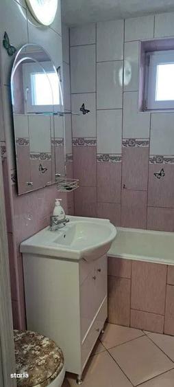 Apartament cu 3 camere semidecomandat, mobilat în Berceni
