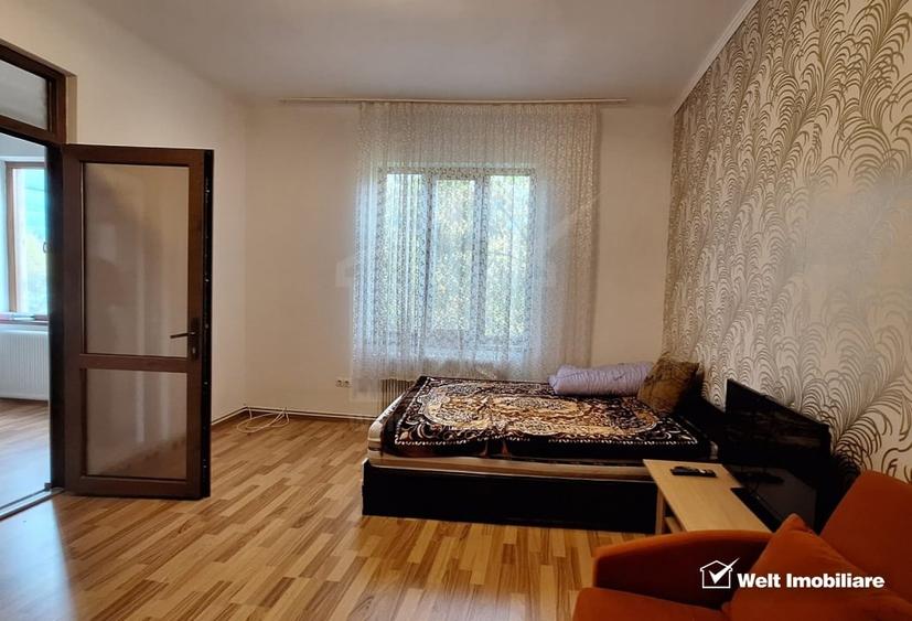 Apartament cu 3 camere semidecomandat, mobilat în Central